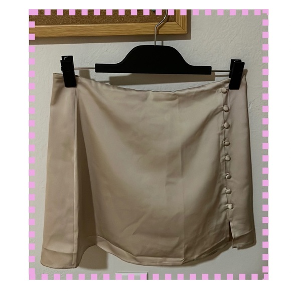 ALTAR’D STATE mini cream skirt - Picture 1 of 3